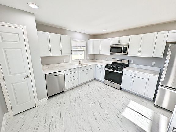3rd image of 24638 Elmhurst Dr