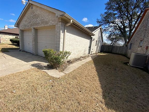 2nd image of 1123 River Rock Dr