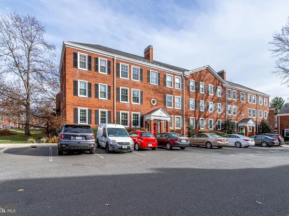 4808 29th St S APT B2, Arlington, VA 22206