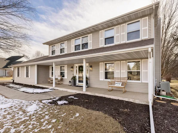 8703 Secret Way Dr, Roscoe, IL 61073