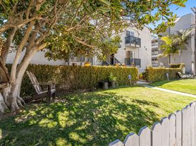 16 Fleet St - Move In Special!