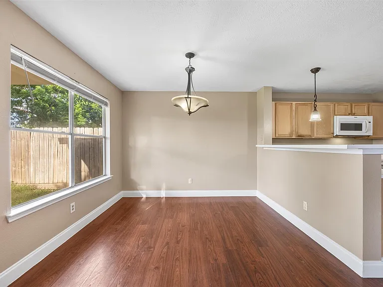 443 Willow West Dr — Photo 5