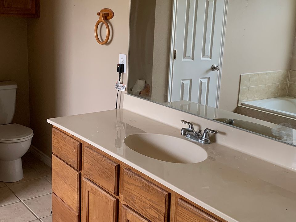 1st image of 561 Ashwood Bnd