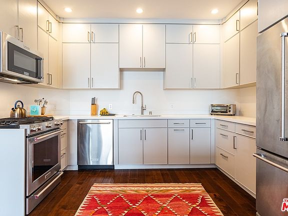 4th image of 660 Sweetzer Ave #203