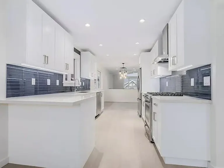 2680 Trinity St #UPPER — Photo 11