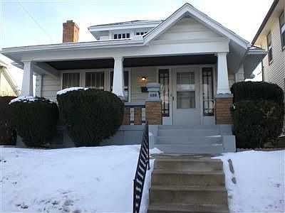 4th image of 136 Notre Dame Ave