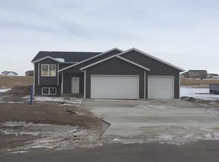 7106 Ashbury Cl, Bismarck, ND 58504