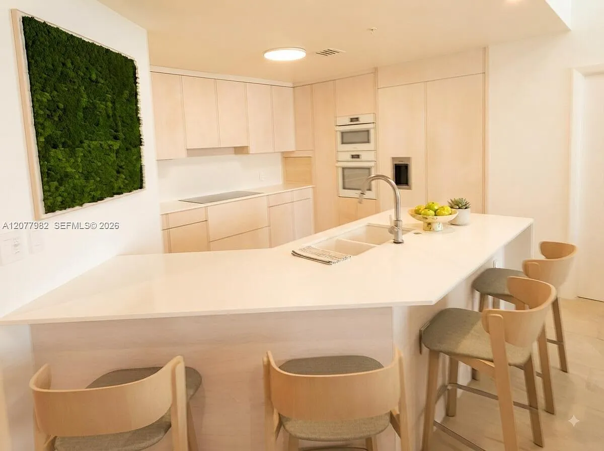 Quantum On The Bay Condo — Photo 4