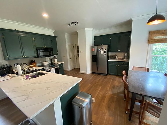 5th image of 236 N Marion Dr