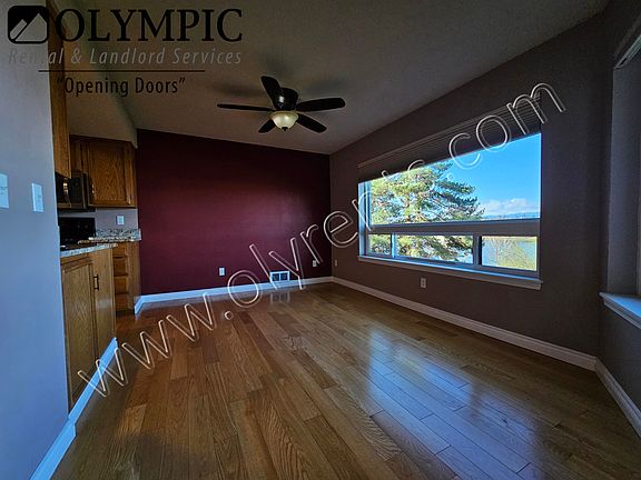 5th image of 920 E Bay Dr NE #C-102