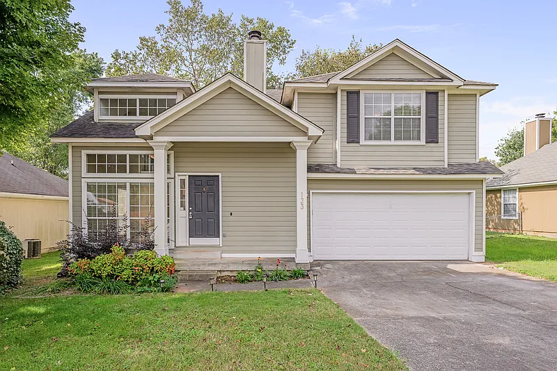 123 River Oaks Dr