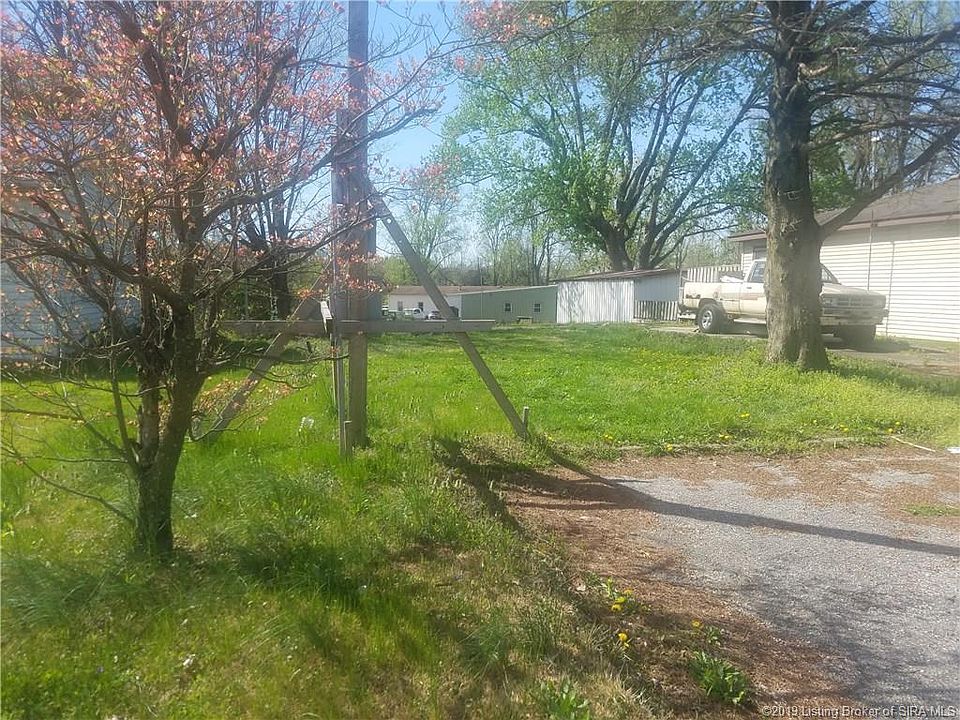 2nd image of 16 Applegate Ln