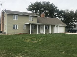 10521 Rinaker Rd, Carlinville, IL 62626