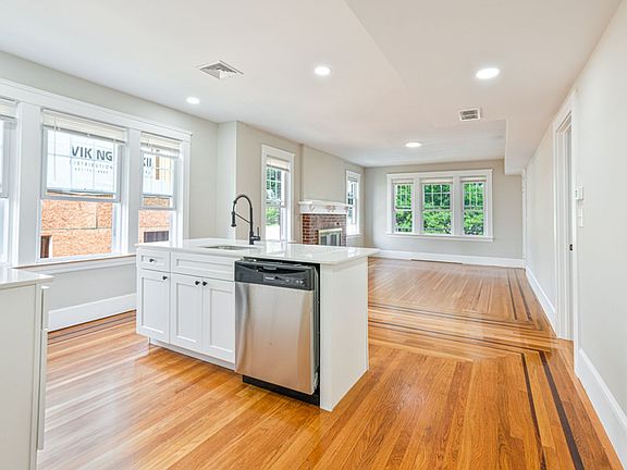 3rd image of 103-105 Tyndall Ave #2