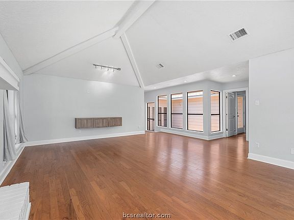 4th image of 8601 Jade Dr