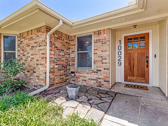 3rd image of 10029 Stoneleigh Dr