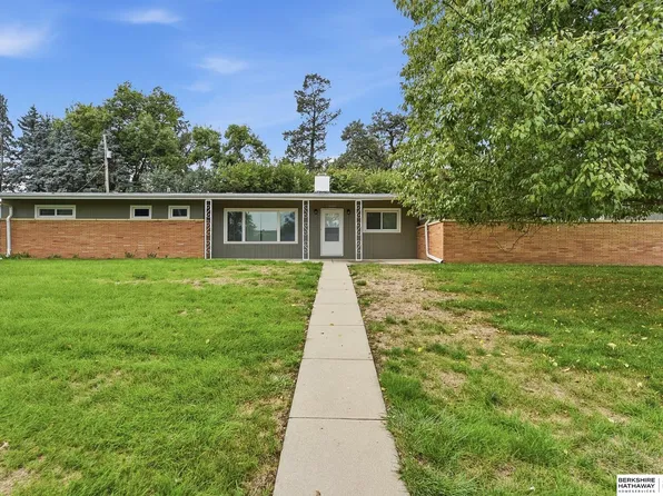 8322 N 37th St, Omaha, NE 68112
