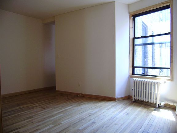 2nd image of 1717 Lexington Ave APT 3