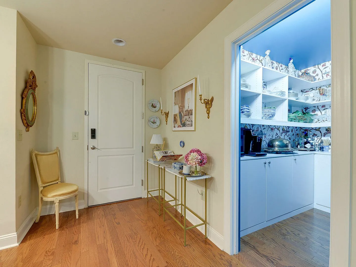 Absolutely stunning 3 bed/2 bath condo in Dilworth/SouthEnd. — Photo 3