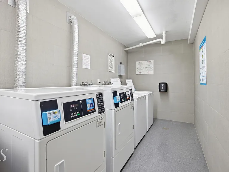 2100 Linwood Ave #21-P — Photo 9