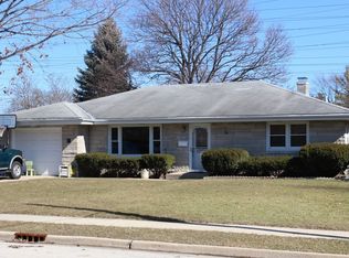 504 Bevan Dr E, Joliet, IL 60435