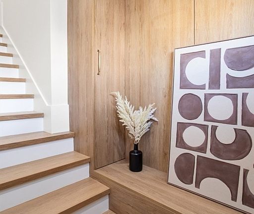 5th image of 10 Bartlett St Unit 2