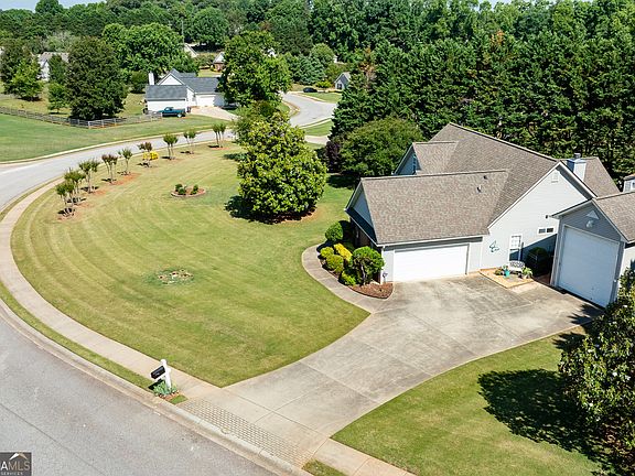 3rd image of 153 Bailey Dr
