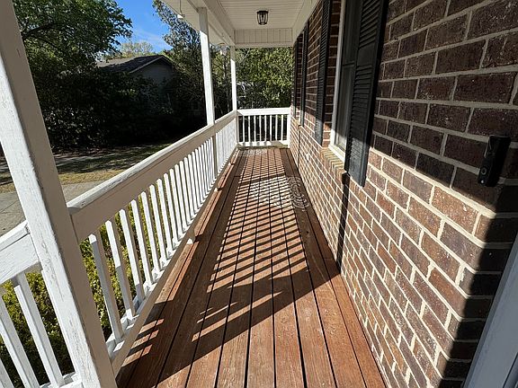 2nd image of 30 Marigold Ct