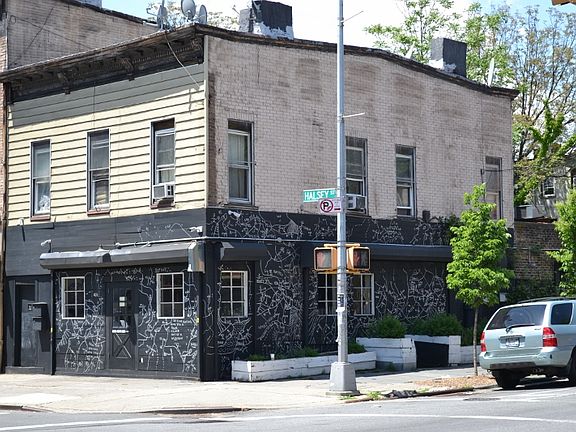 2nd image of 461 Halsey St APT 3