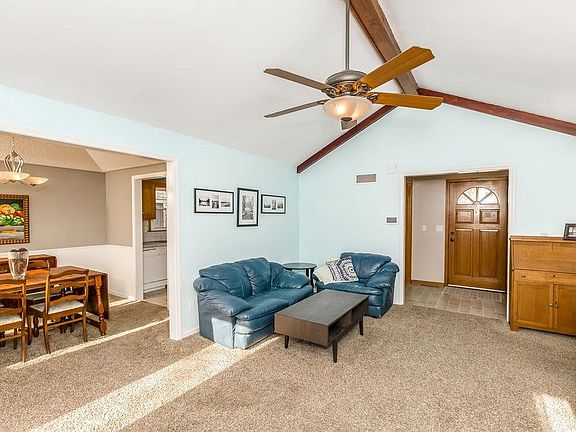3rd image of 2111 NE Knollbrook St