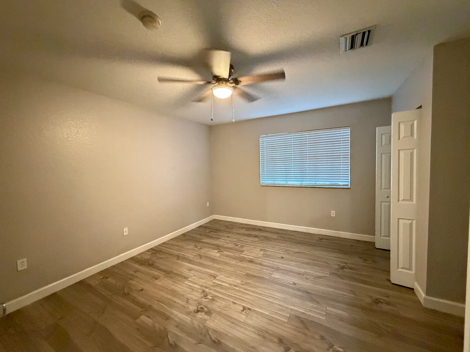 3 bed, 2.5 bath, 1250 sqft, $2,200 — Photo 4