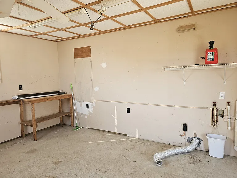 Storage room / Laundry Room