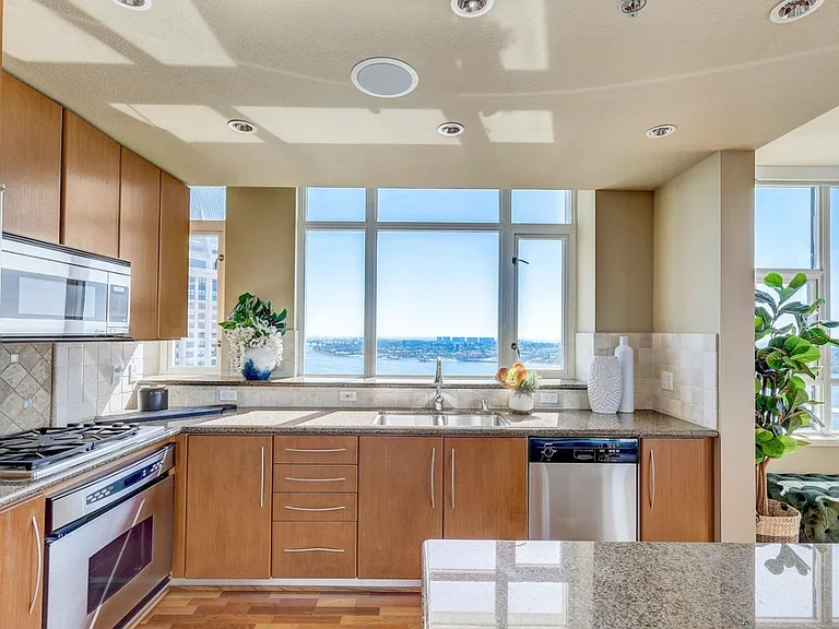 700 W Harbor Dr W #2902 — Photo 22