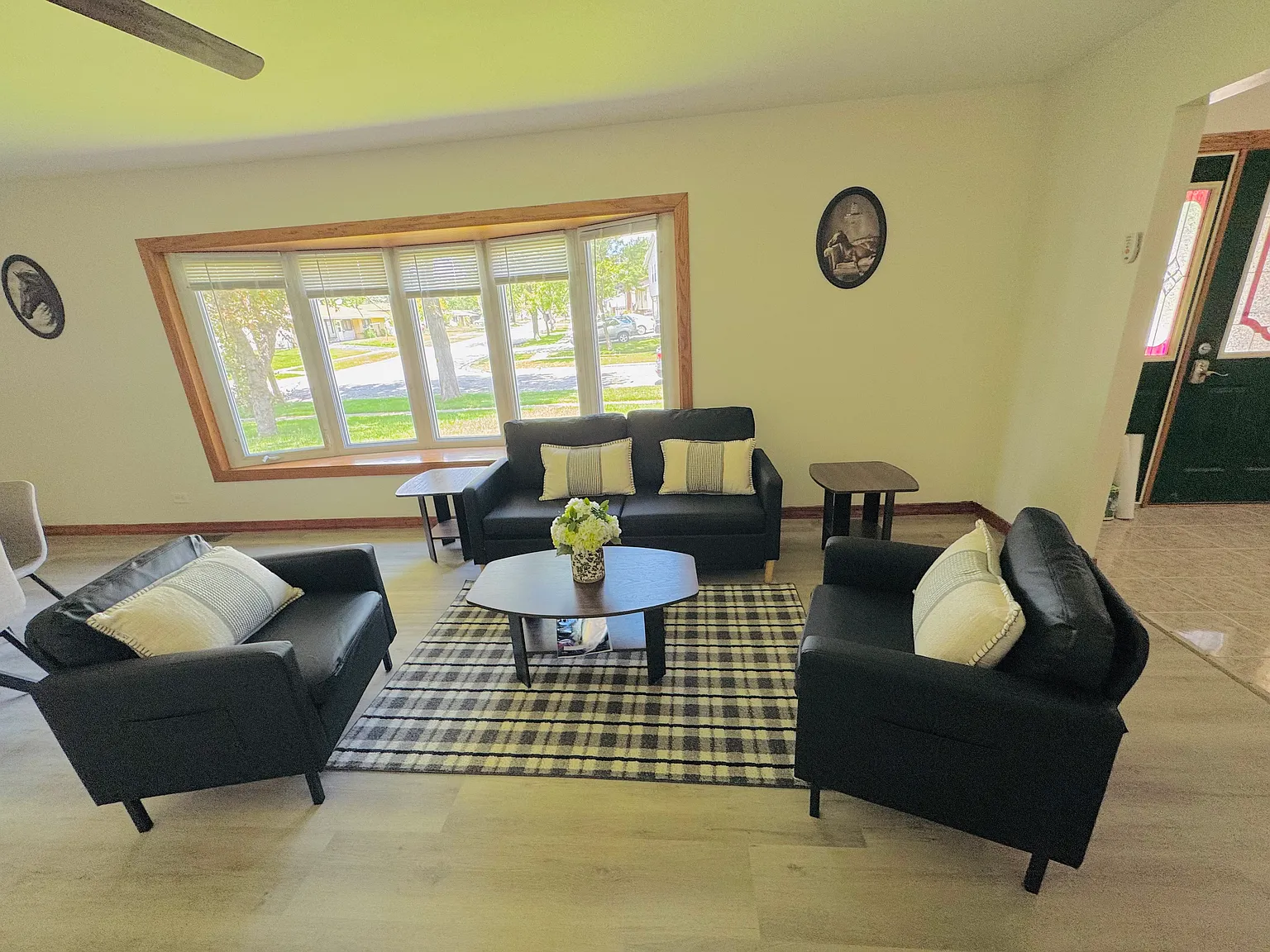 7 bed, 2266 sqft, $875 — Photo 1