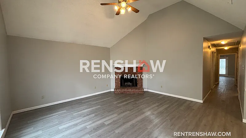 3 bed, 2.0 bath, 1300 sqft, $1,425 — Photo 2