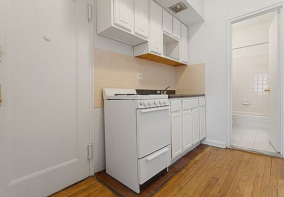 3rd image of 331 E 88th St APT 5B