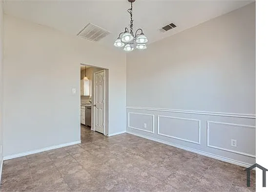 2420 Waterloo Ln — Photo 9