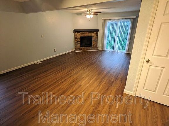 3rd image of 307 NE Timbercreek Dr