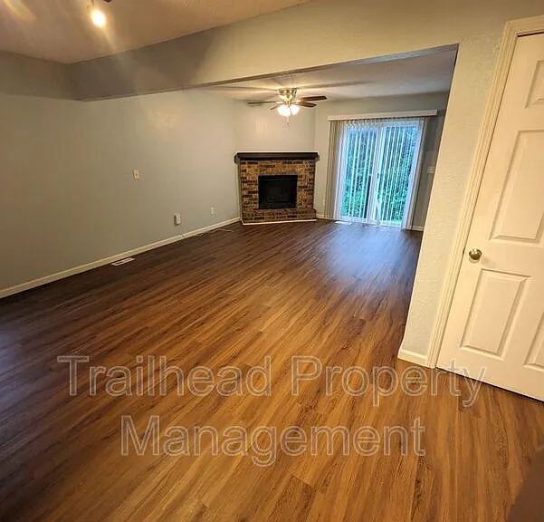 307 NE Timbercreek Dr — Photo 3