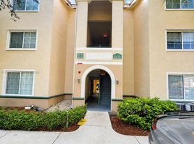 2457 Centergate Dr, Hollywood, FL
