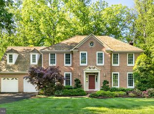 4903 Oakcrest Dr, Fairfax, VA 22030