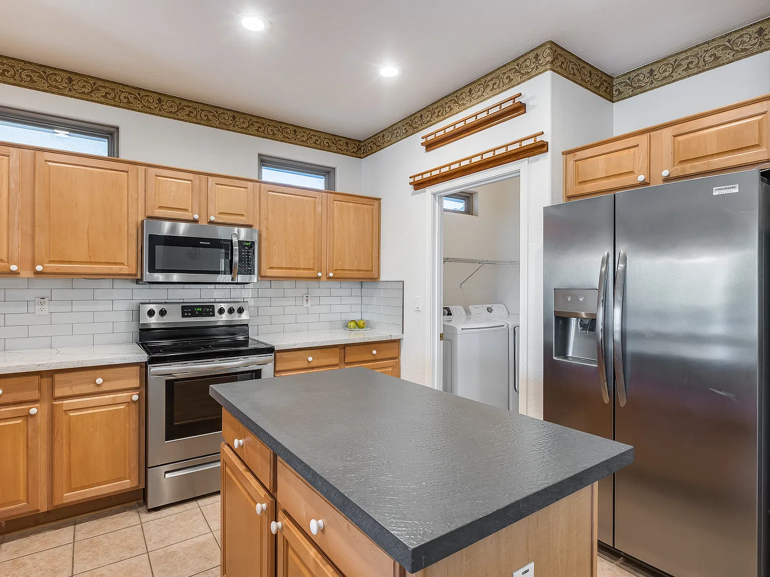 2 bed, 1834 sqft, $3,500 — Photo 3