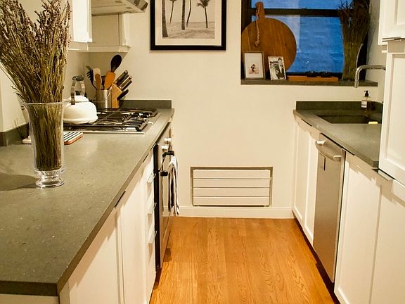 5th image of 422 W 20th St APT 4F