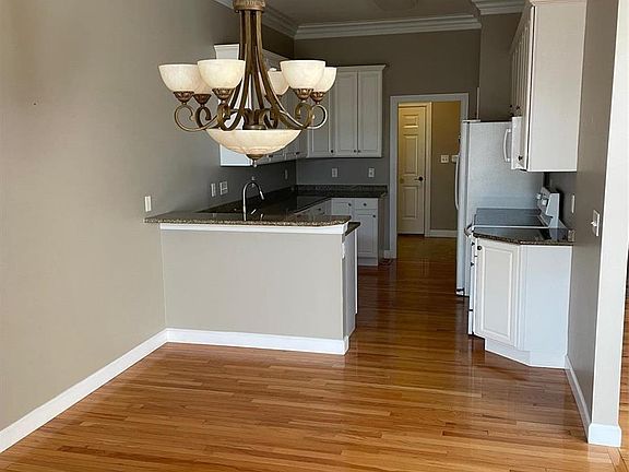 5th image of 985 Chesterfield Villas Cir