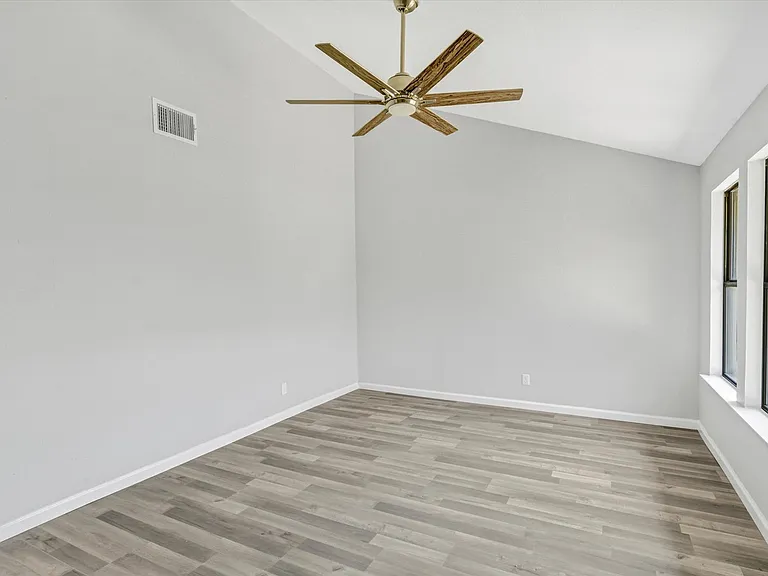 505 Old West Dr #B — Photo 13