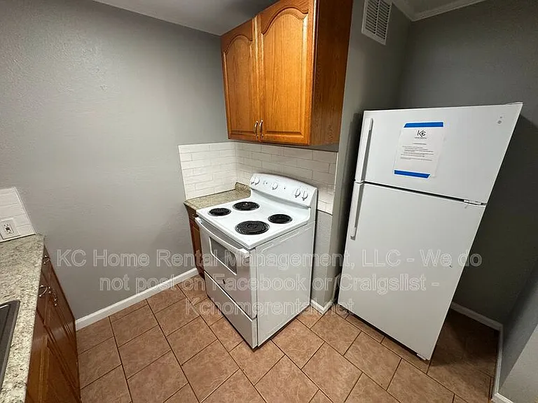 8025 Park Ave — Photo 8