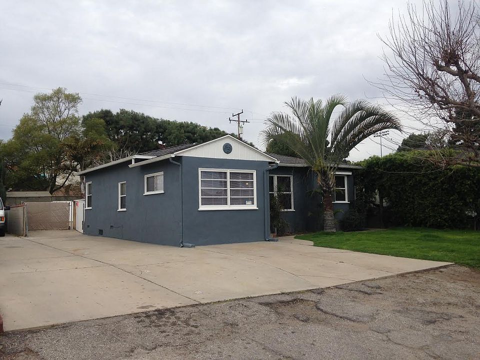 St photo of front house