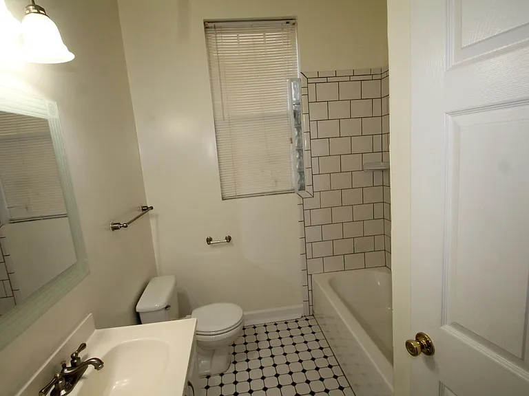 216 W 38th St — Photo 12
