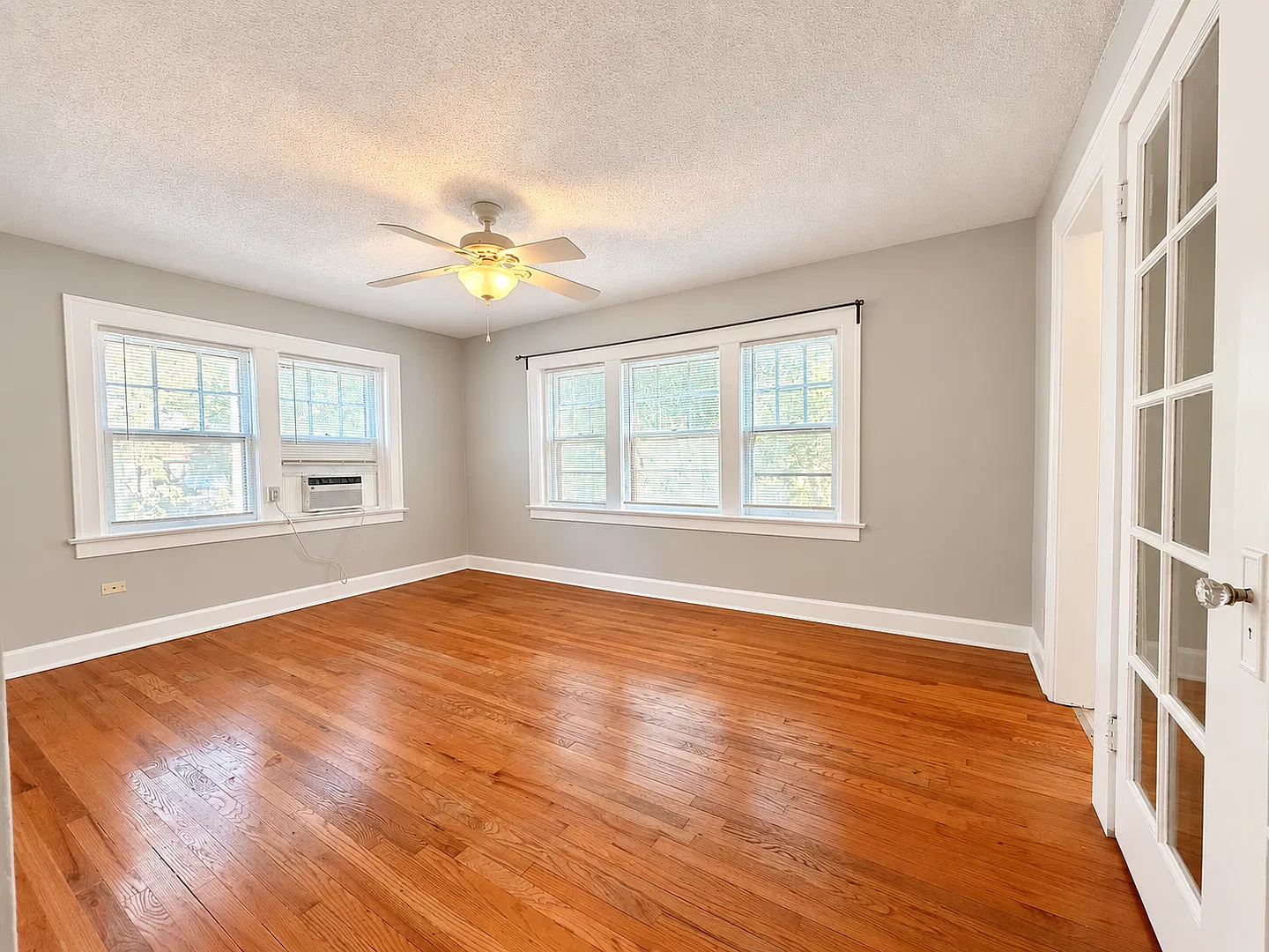Valentine Place Apartments — Photo 4