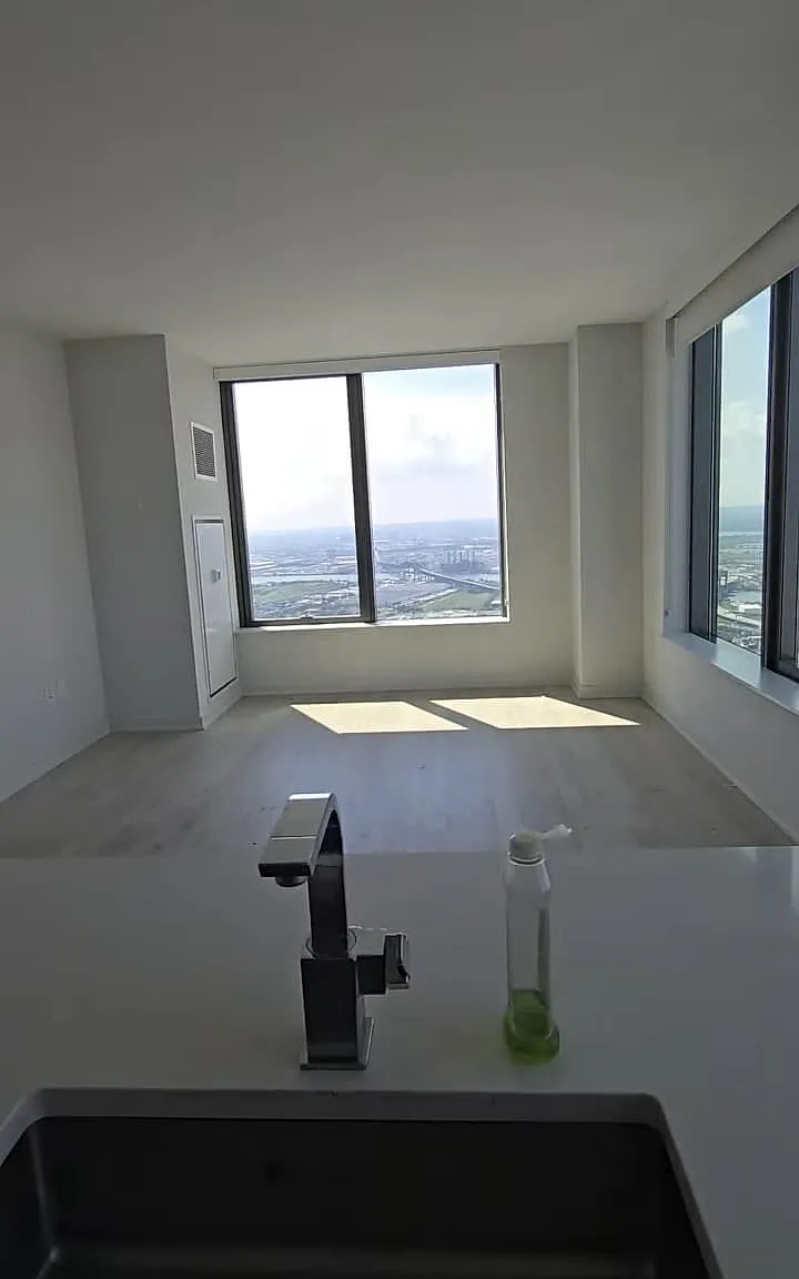 2 bed, 1000 sqft, $4,667 — Photo 3